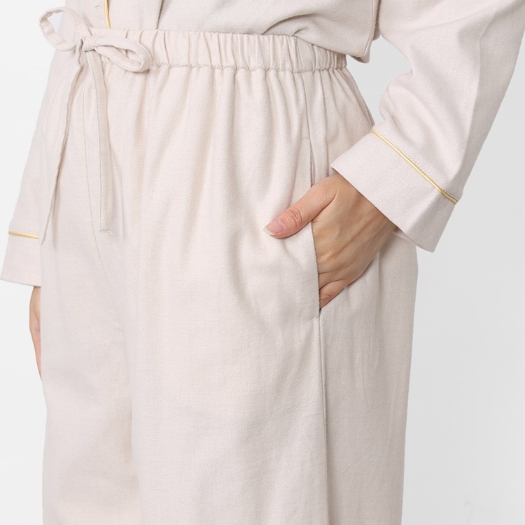 ストレッチ性を備えた起毛フランネルパジャマで極上のナイトタイムを。