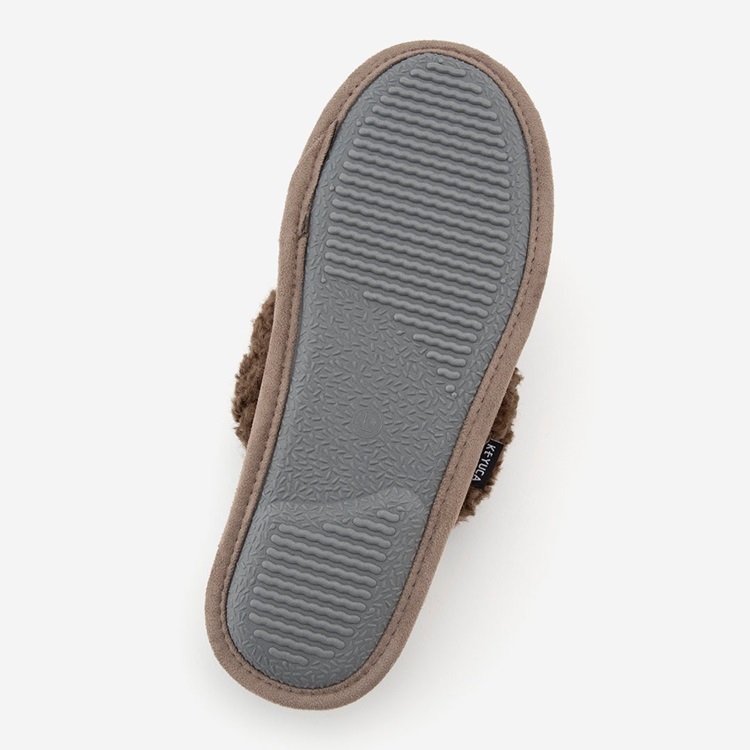 肉厚のふっくらボアに包まれる、あったかスリッパ